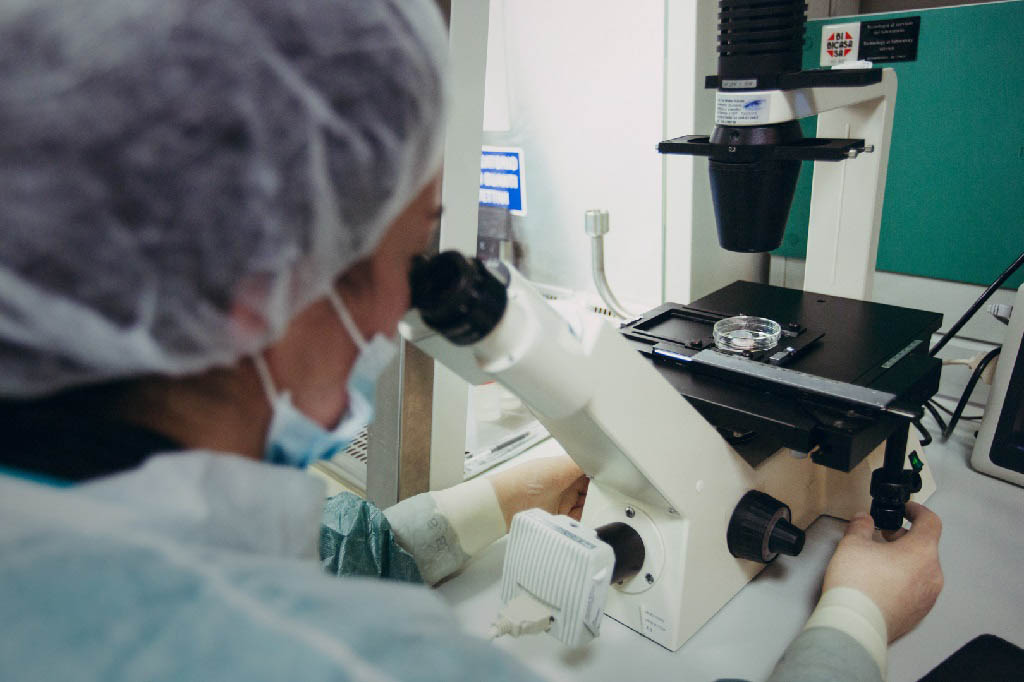 Eye Banking - Esami di laboratorio in Fondazione Banca degli Occhi del Veneto